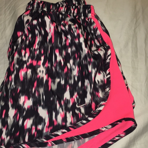 Nike running shorts - Picture 1 of 3